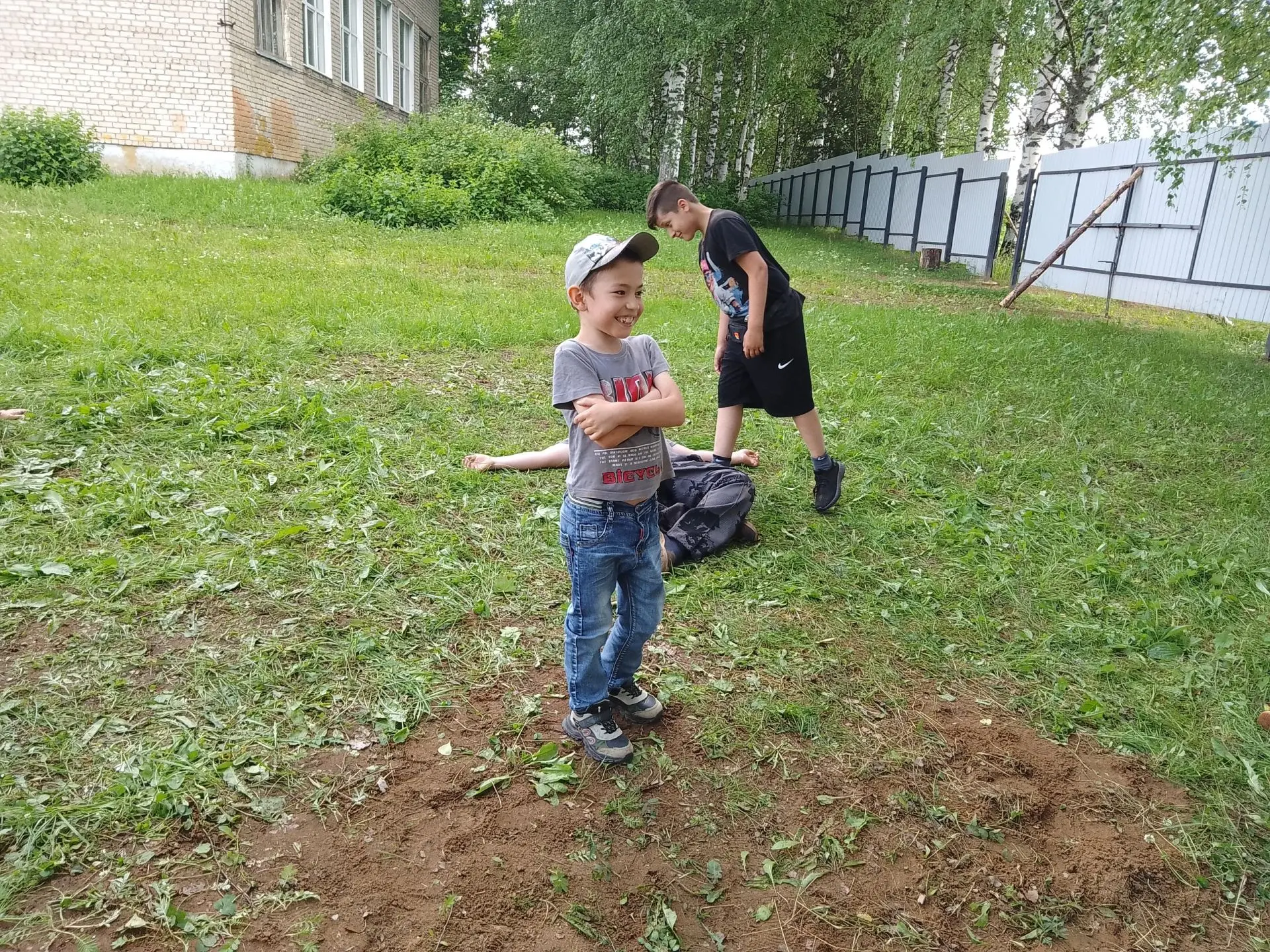 День в пришкольном лагере — это всегда море веселья! 🌞 А сегодня у нас был просто праздник для слад