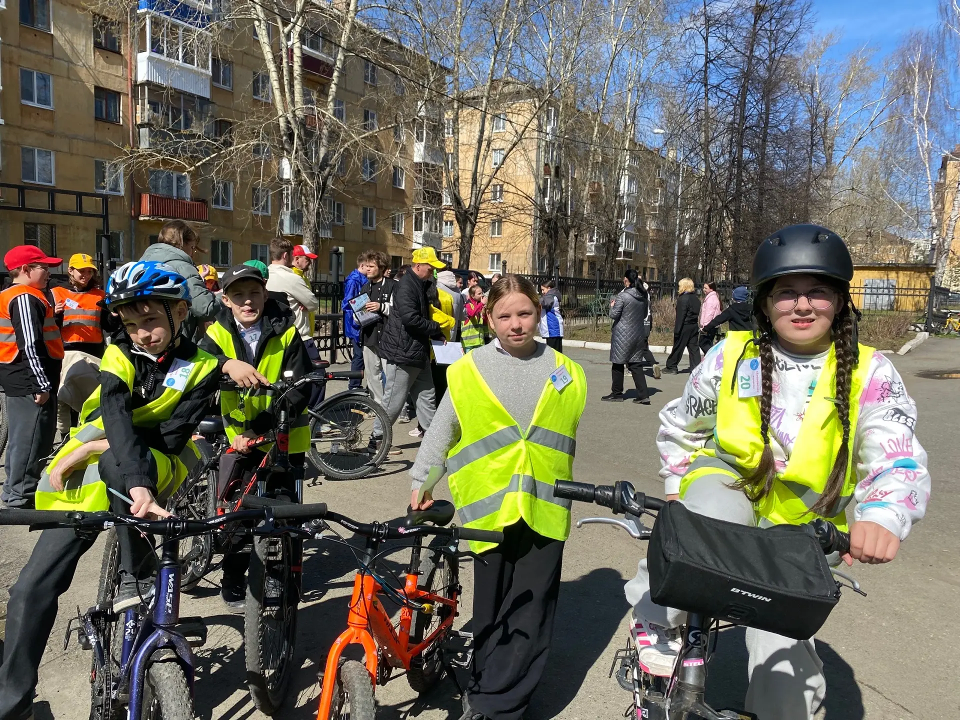 🚦 ЮИД на районном этапе конкурса «Безопасное колесо»! 🚴‍♀️

Наши юные инспекторы движения (ЮИД) с 