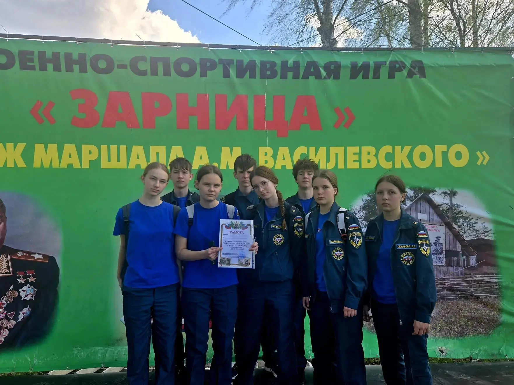 🇷🇺 Сегодня ребята 8-го кадетского класса приняли активное участие в военно-спортивной...