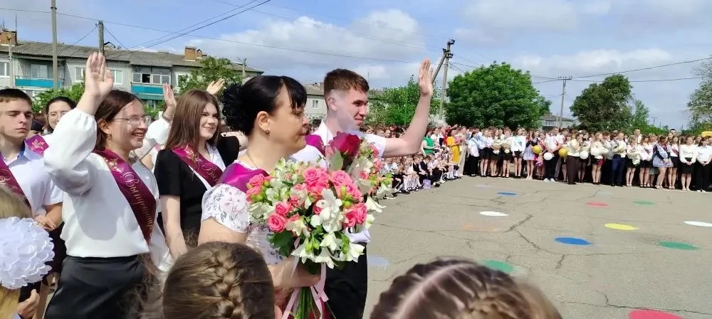 Сегодня во всех образовательных организациях Красноармейского района прошла торжественная линейка, п