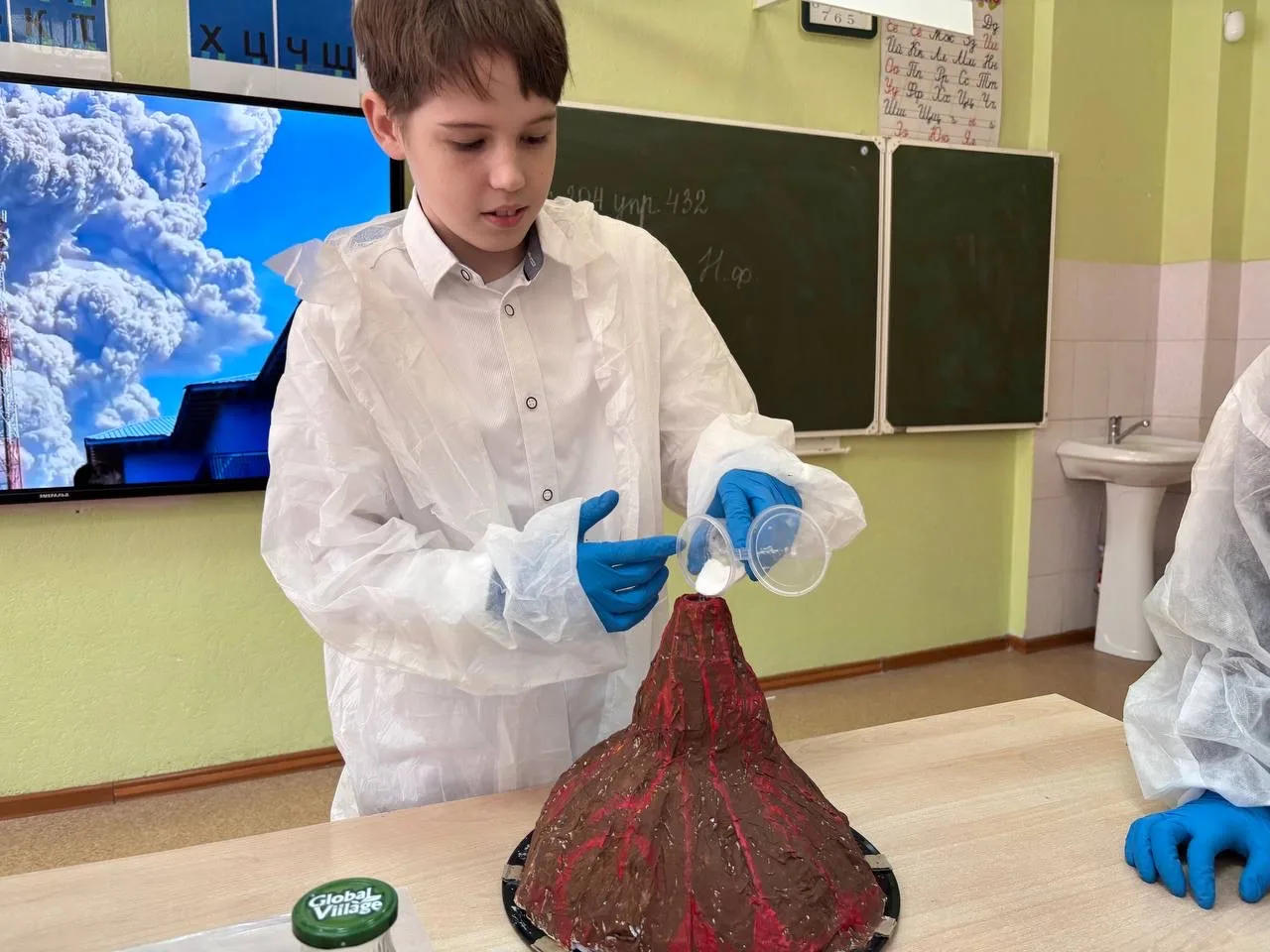 География в деле 🌋🌍  На уроке географии в 6а у нас было по-настоящему интересно: вместе с Натальей Н