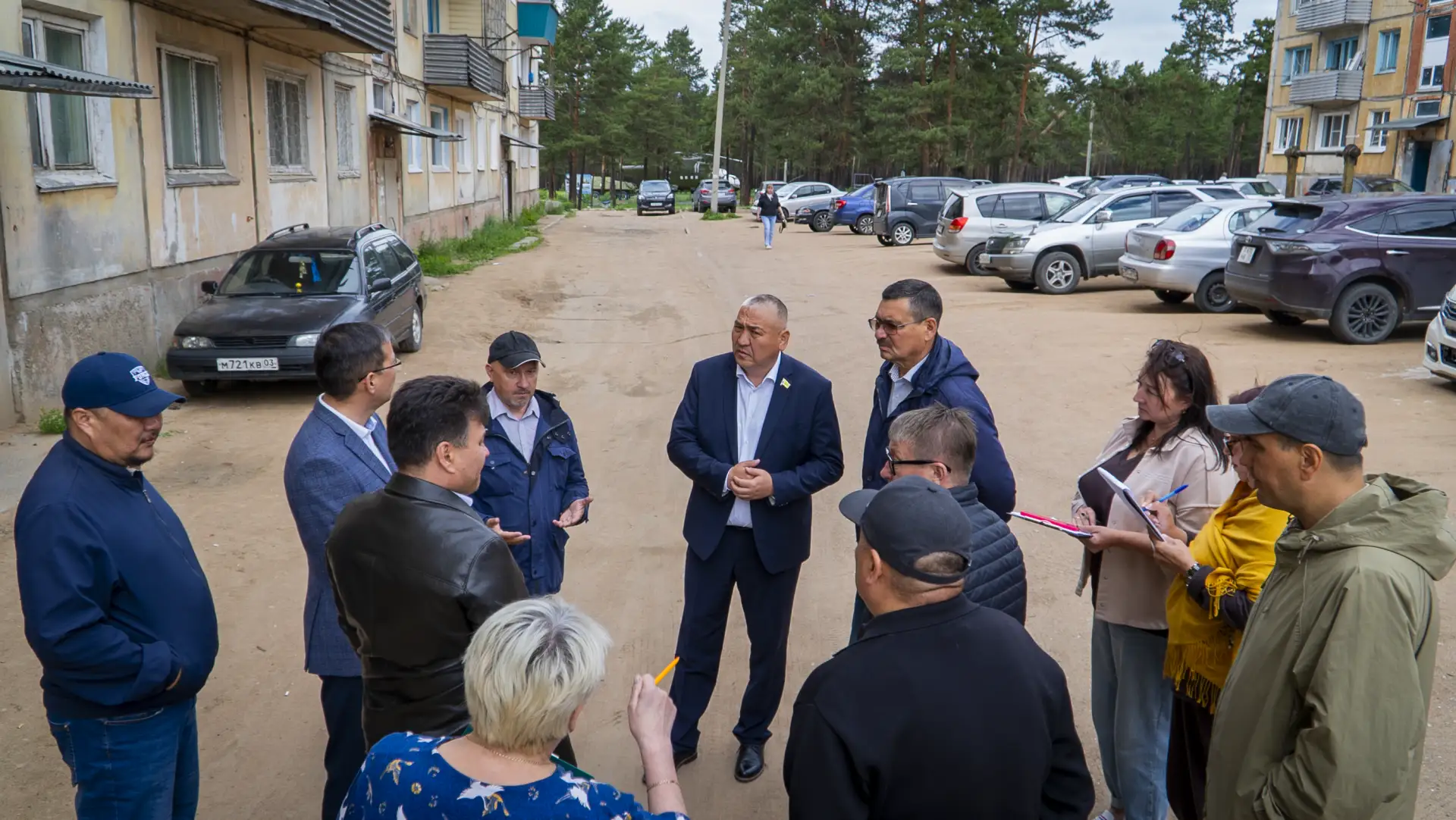 Рабочий выезд депутатов Улан-Удэнского городского Совета в микрорайоны бывших военных городков

Депу