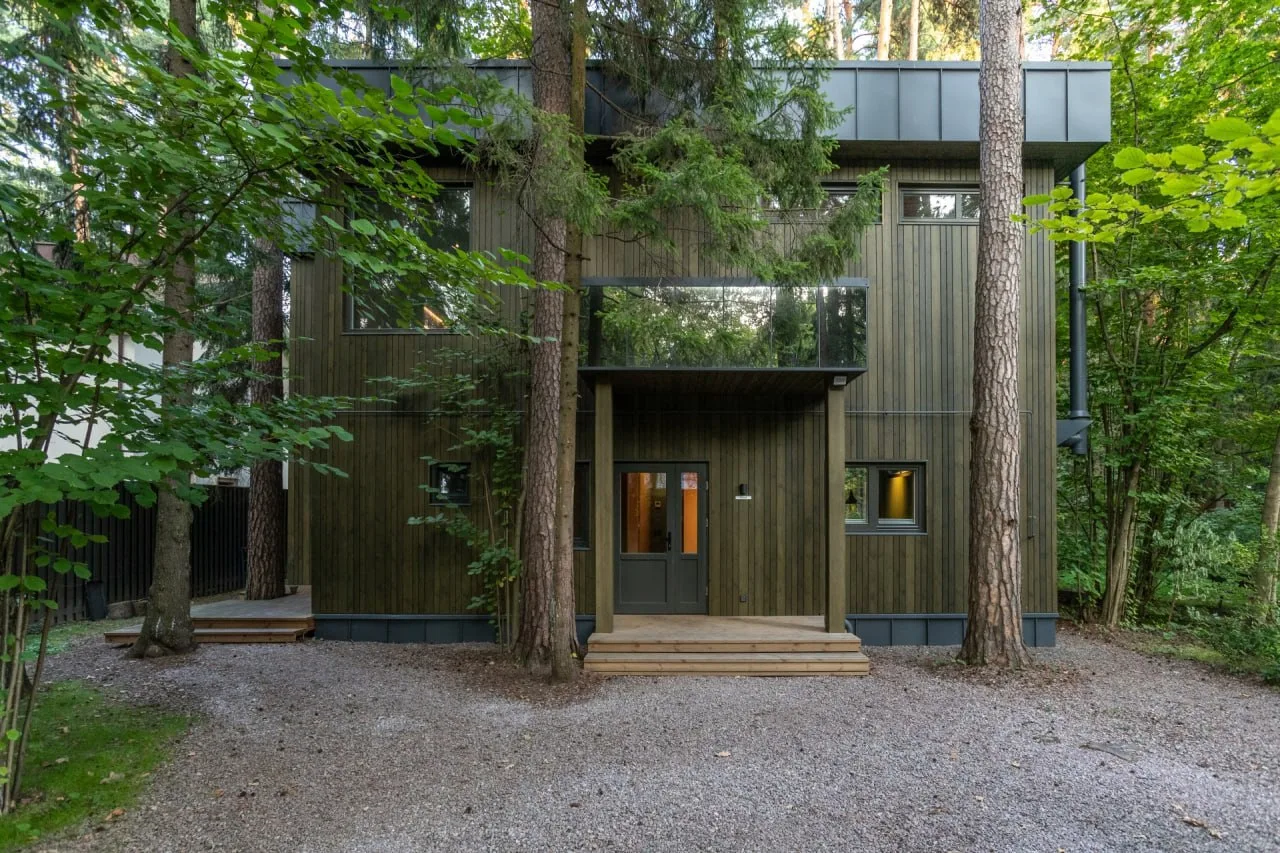 Проект АРХИВУД: дом GREEN

🏠 Это классическая дача в новом прочтении, отражающая ценности живущей в
