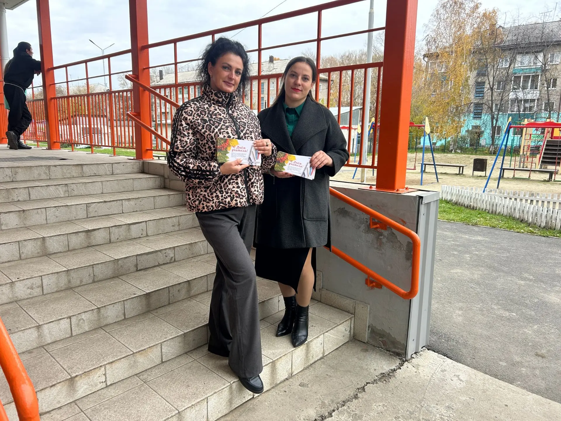 👩‍🏫 Сегодня волонтеры культуры с большим энтузиазмом и теплотой поздравили педагогов ...