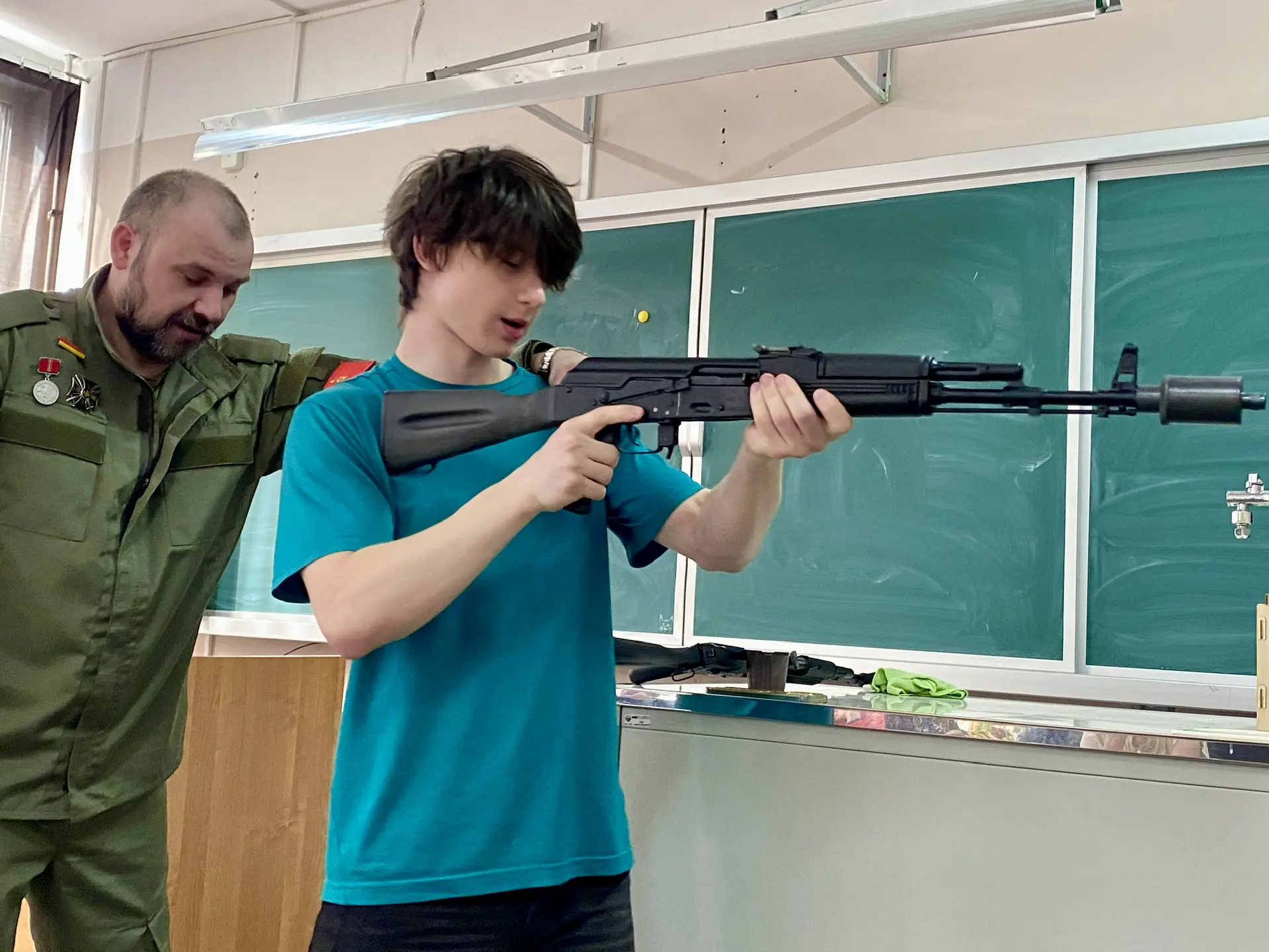🪖Сегодня третий день учебных сборов для юношей 10‑х классов начался с уже традиционного построения. 