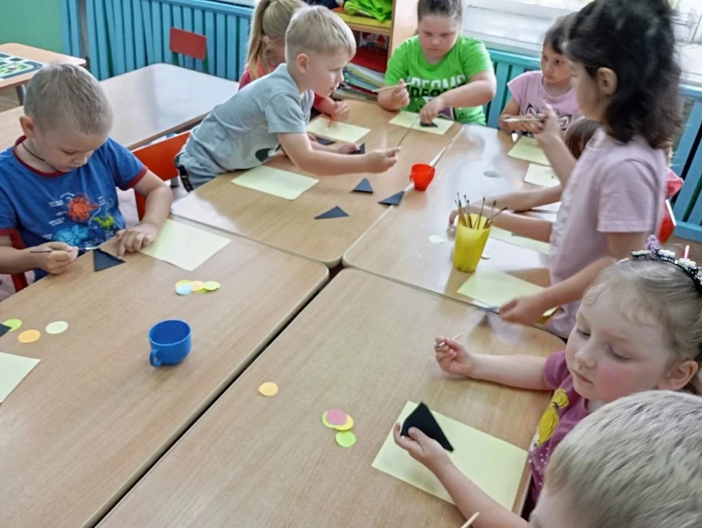 🍦Любят взрослые и дети
Больше всех его на свете.
Быстро мы его съедаем
Что же это? Угадаем!
🍦 На п