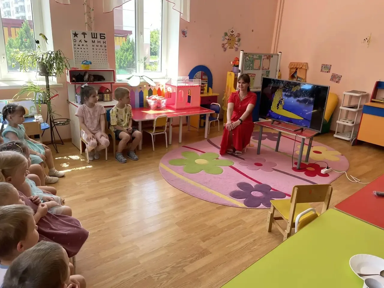 ✨️ДЕНЬ ДРУЖБЫ продолжается 🥰🥰

В гости к ребятам пришли герои любимых мультфильмов (на экране), ко