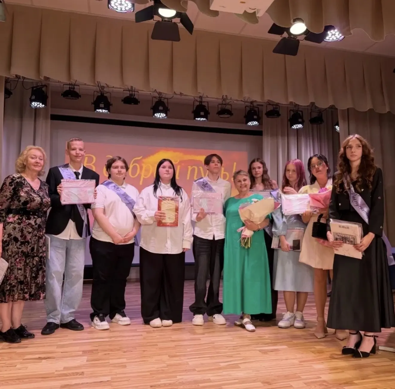 Прошел выпускной для наших 9-классников🎉Поздравляем наших выпускников, родителей и учителей!💐🎈