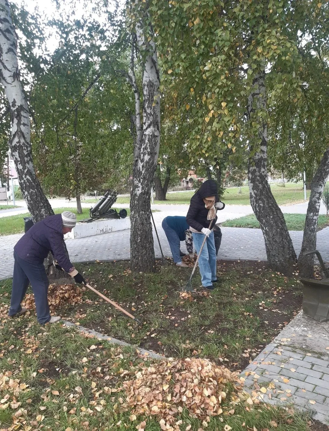 Коллектив Детской школы искусств №2 принял участие в областном субботнике.