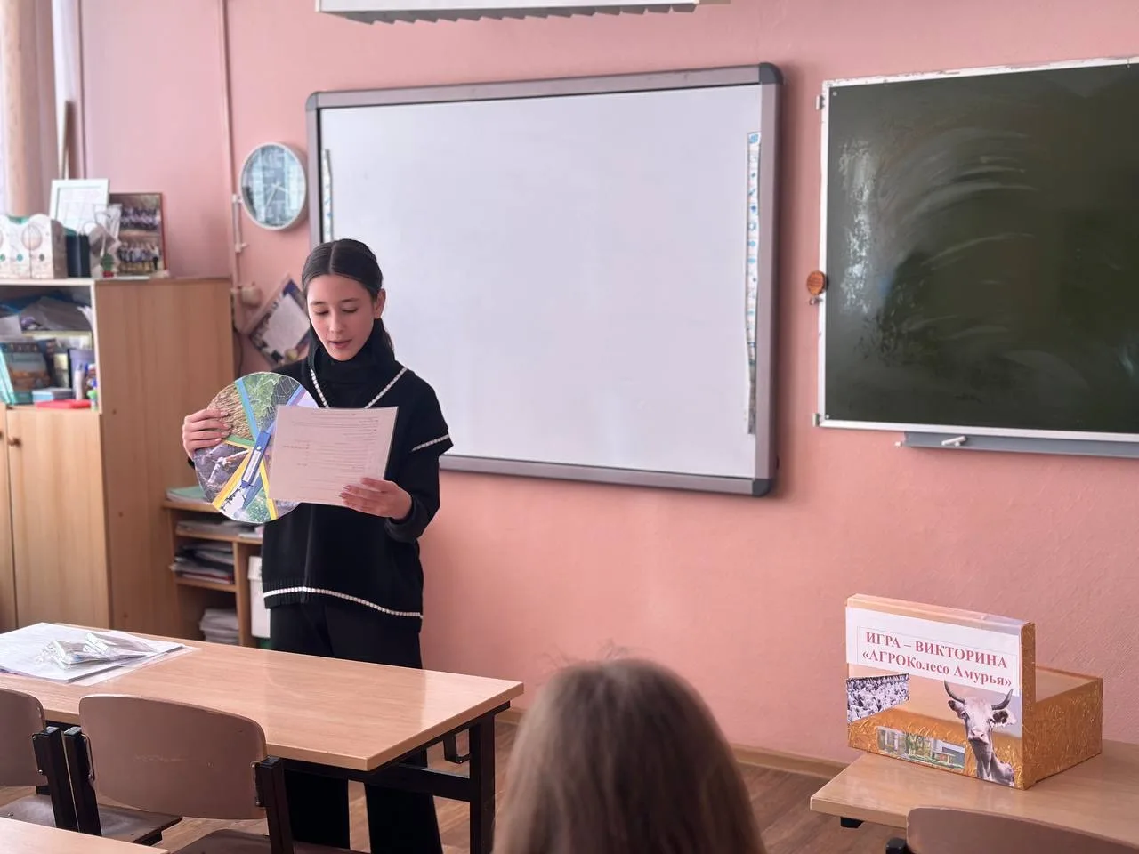 Сегодня в нашей школе прошли классные часы, посвященные Дню науки!  Ребята не только познакомились с