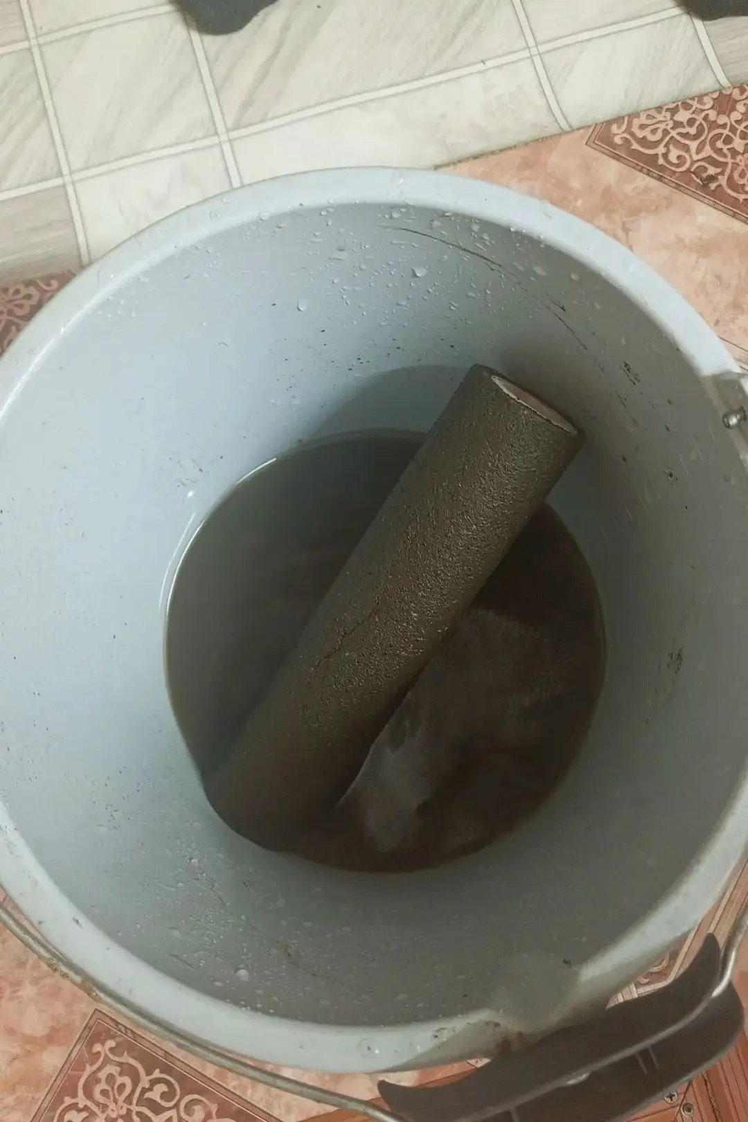 У нас проблема с водой из года в год, вода бежит и явно не питьевая Деньги платим не малые по всем м