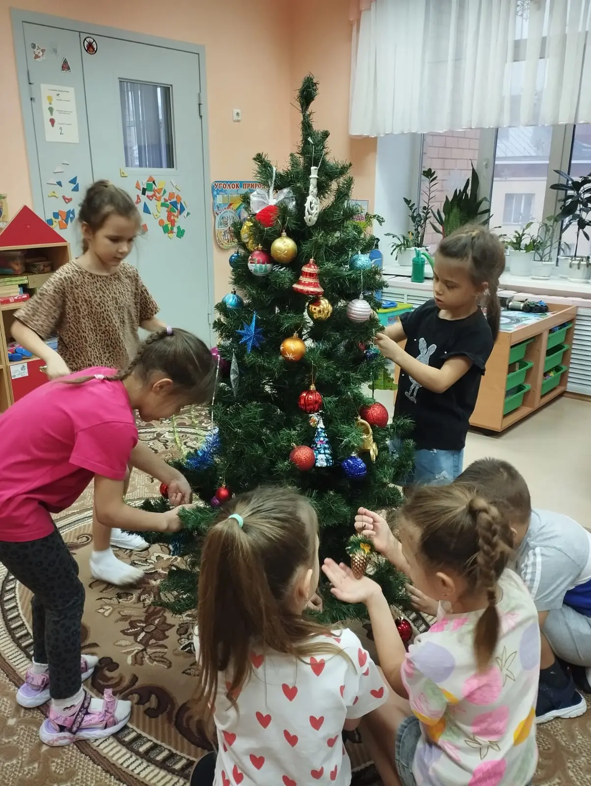 Сегодня случилось яркое событие в подготовительной группе "Зайчики"! 

Ребята с большим энтузиазмом 