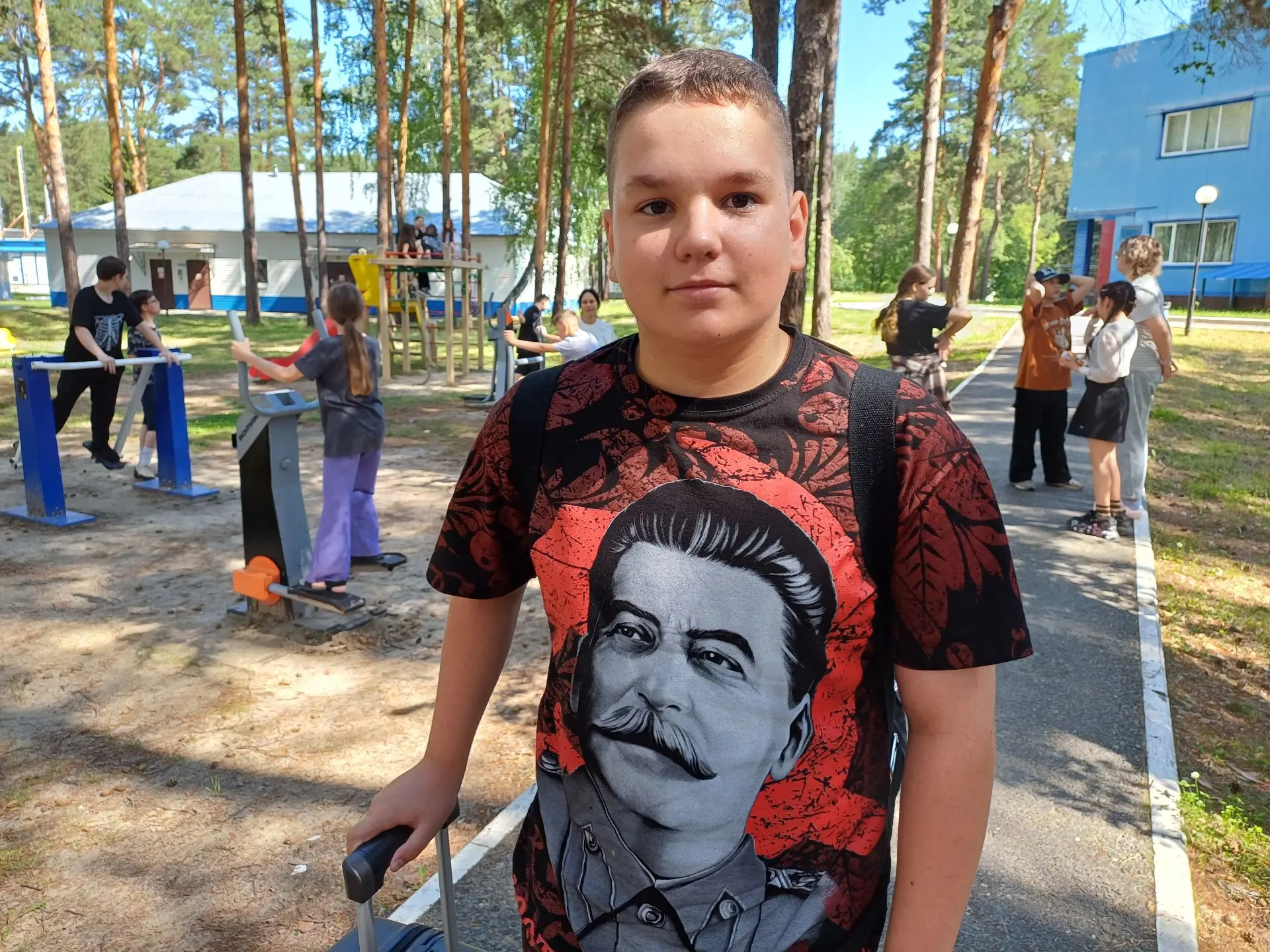 Знакомьтесь, это Никита. Ему 12 лет. Он приехал в «Родник» вместе с мамой поправить здоровье
 
Никит