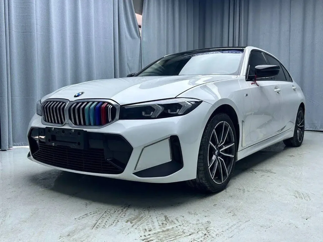 🚗 BMW 3 Series 2023 320Li Sport Package – заднеприводный бизнес-седан с турбомотором 2.0 л (156 л.с