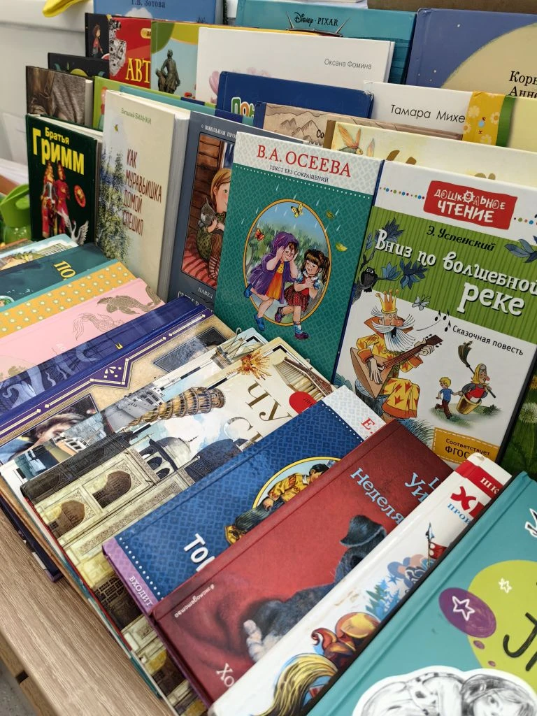 📖«Подари книгу школе»  В течение недели ребята приносили свои любимые книги, и теперь они обретут но