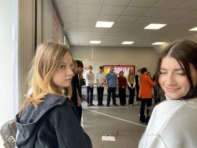 ✨ Профориентационная игра на форуме «Пульс времени» ✨  Ученицы 9 «В» класса приняли участие в увлека