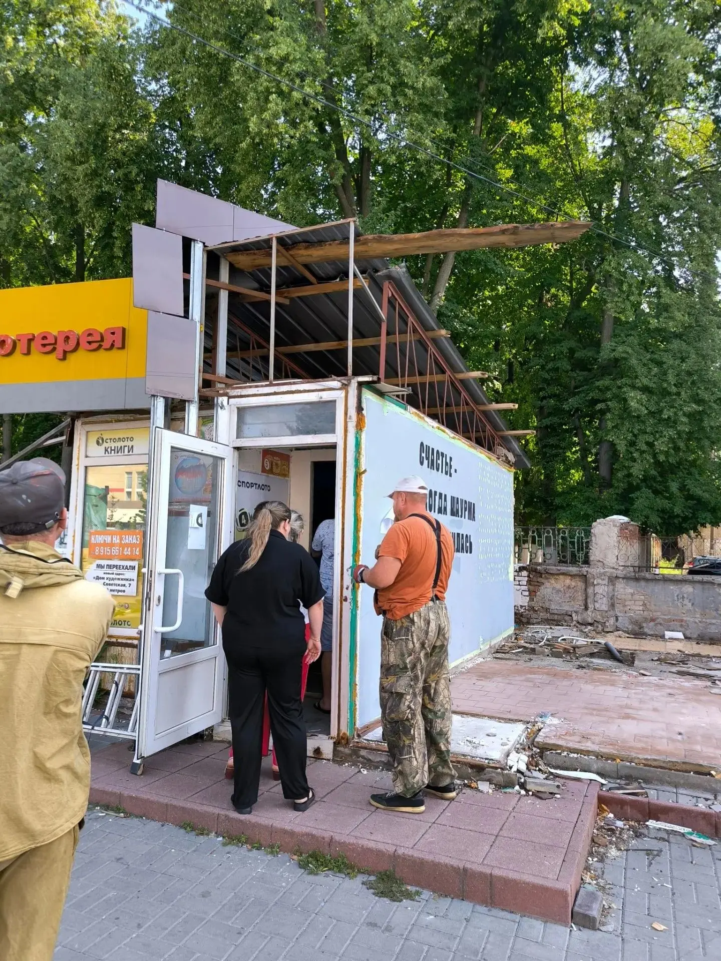 🏪 Городские службы провели принудительный демонтаж нестационарного торгового объекта на Советской,1