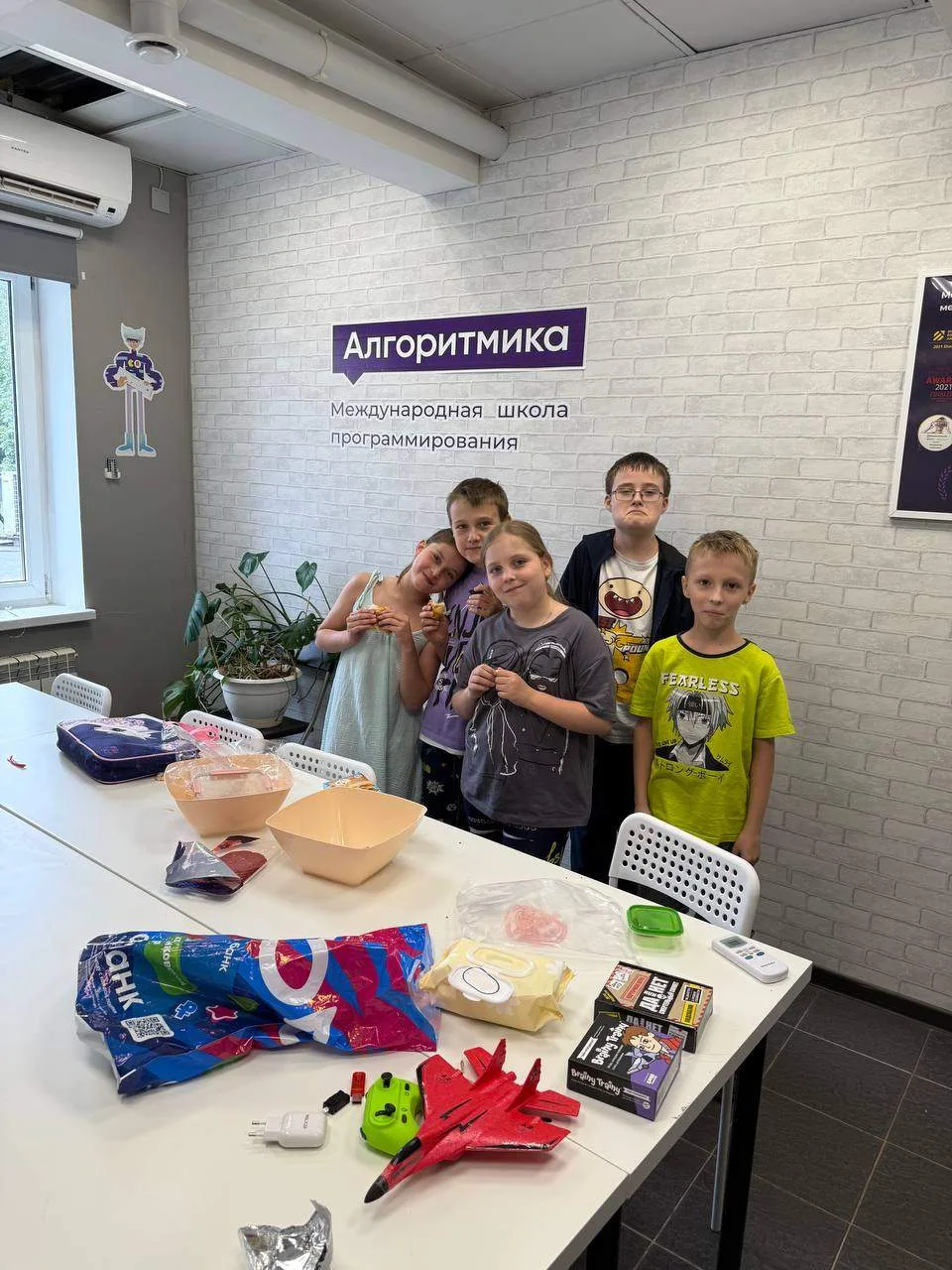 Впреди у ребят выпускные и они очень стараются закончить свои итоговые проекты!