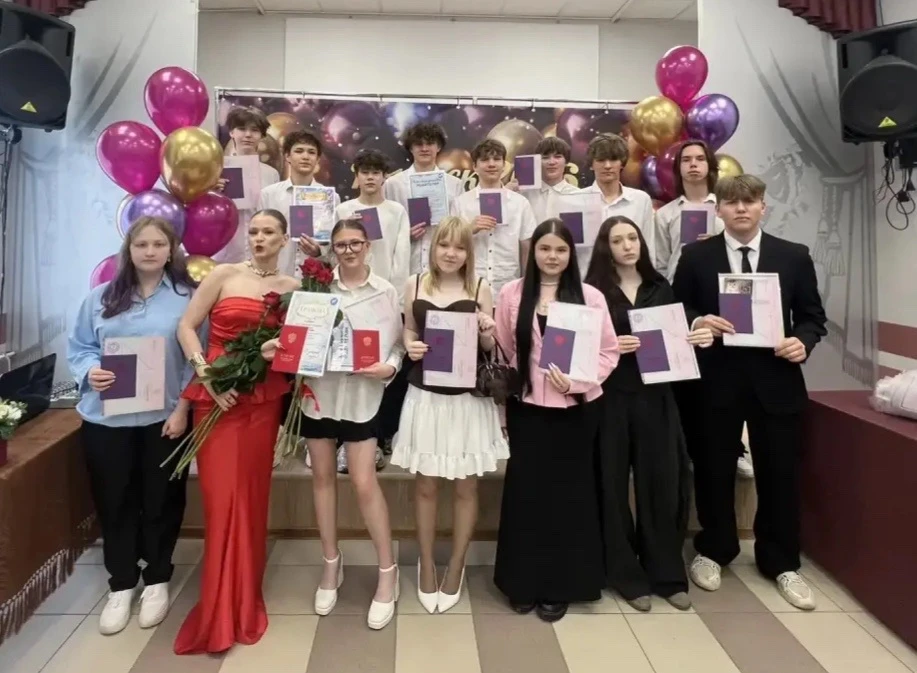 🎓 Суббота, 27 июня, стала по-настоящему звёздным днём!
В нашей школе прошла церемония вручения атте