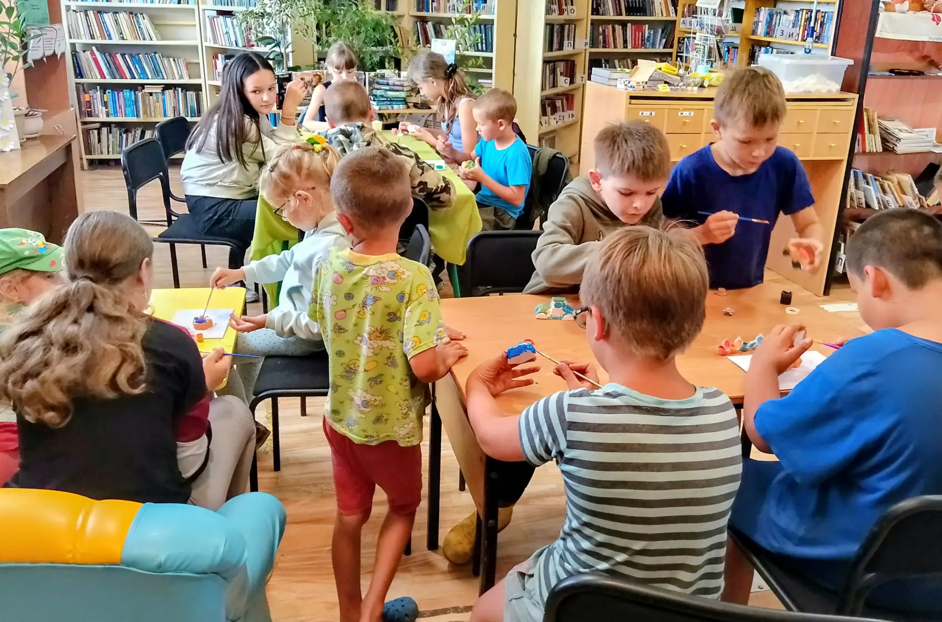 Квест-игра «Калейдоскоп событий: от ума к кистям»
В Верхнебардымской сельской библиотеке случился на