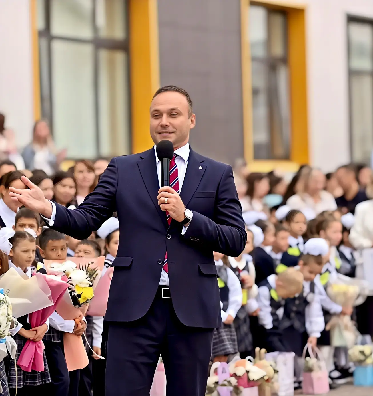 Сегодня особенный день — свой День рождения🎉 отмечает директор нашего лицея, Иван Алек...
