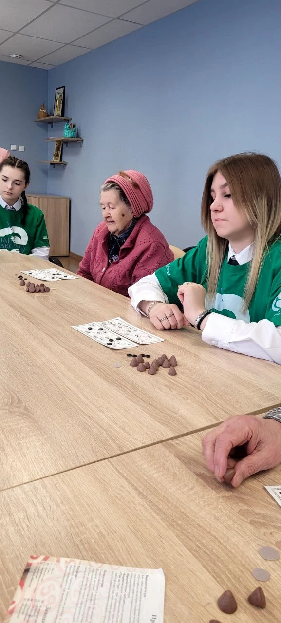 ❤️ Добрые встречи в «Долголетии»  Сегодня волонтёры проекта «Шаг навстречу»- студенты ЕТЖТ — филиала