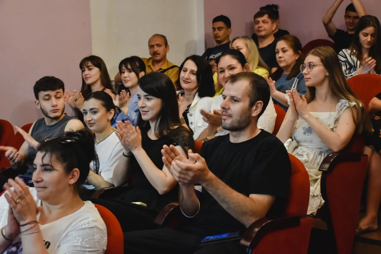 🎭В Крымскотатарском театре прошла шестнадцатая  встреча в рамках конкурса драматургии «АЛТЫН КЪАЛЕМ