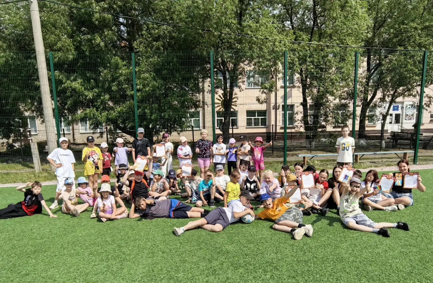 🤸‍♂️ Лето — время рекордов! 🤸‍♀️

В пришкольном лагере «Улыбка» сегодня было жарко! И дело не толь
