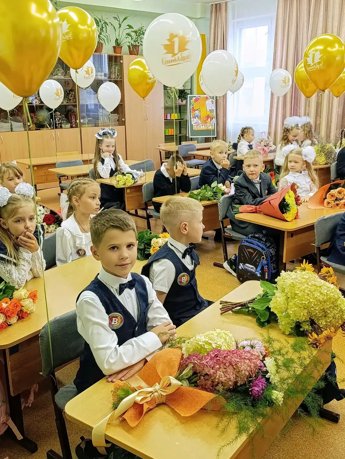 #ДетскийСад27НашиВыпускники "Эй, смотрите все на нас!... Мы идём в первый класс!"... 🍁...