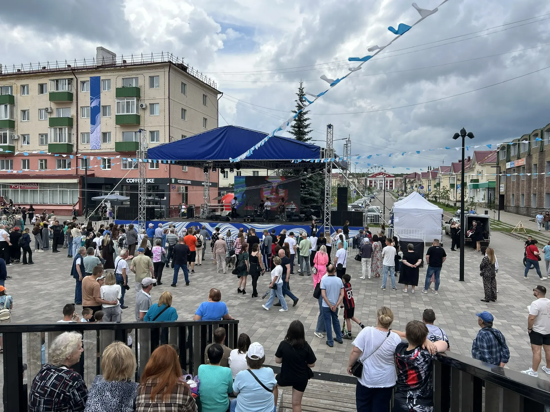 🎸На площади Советов начался рок-фестиваль «Тау Кита» 

Приглашаем зарядиться мощной энергией, послу