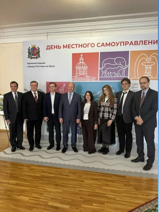 В городской Думе Ростова-на-Дону прошла выставка «У истоков благополучия Ростова», которые подготови