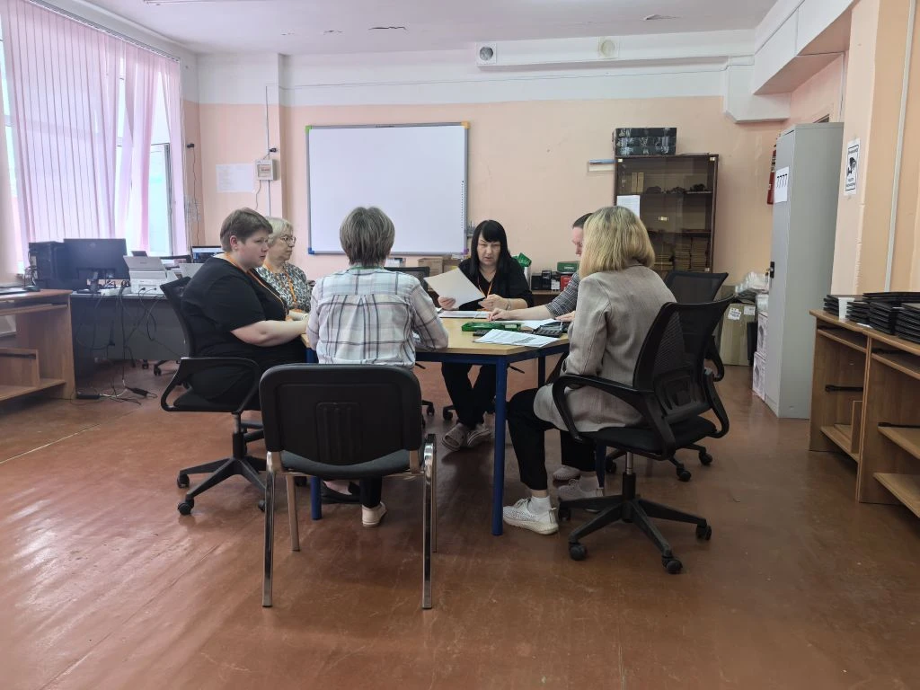 Сегодня выпускники сдали ЕГЭ по обществознанию и физике

11 июня в нашей школе в 11-м классе прошли 