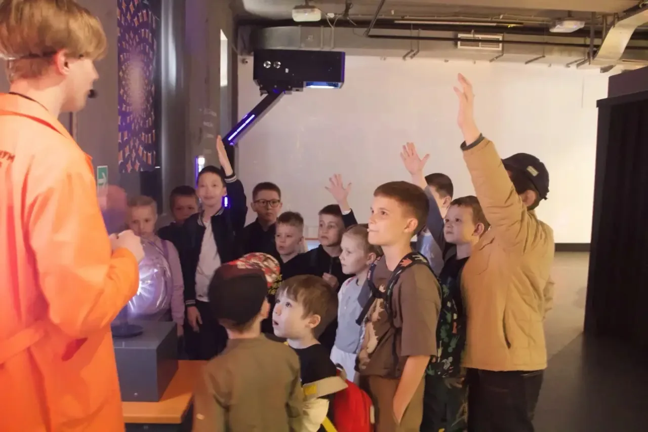 На прошлых выходных наша школа посетила музей занимательных наук - Эксперементаниум