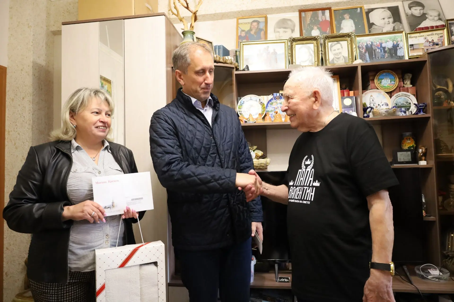 🎉Глава Сафоновского муниципального округа Антон Николаевич Кухарев поздравил с 90-лети...