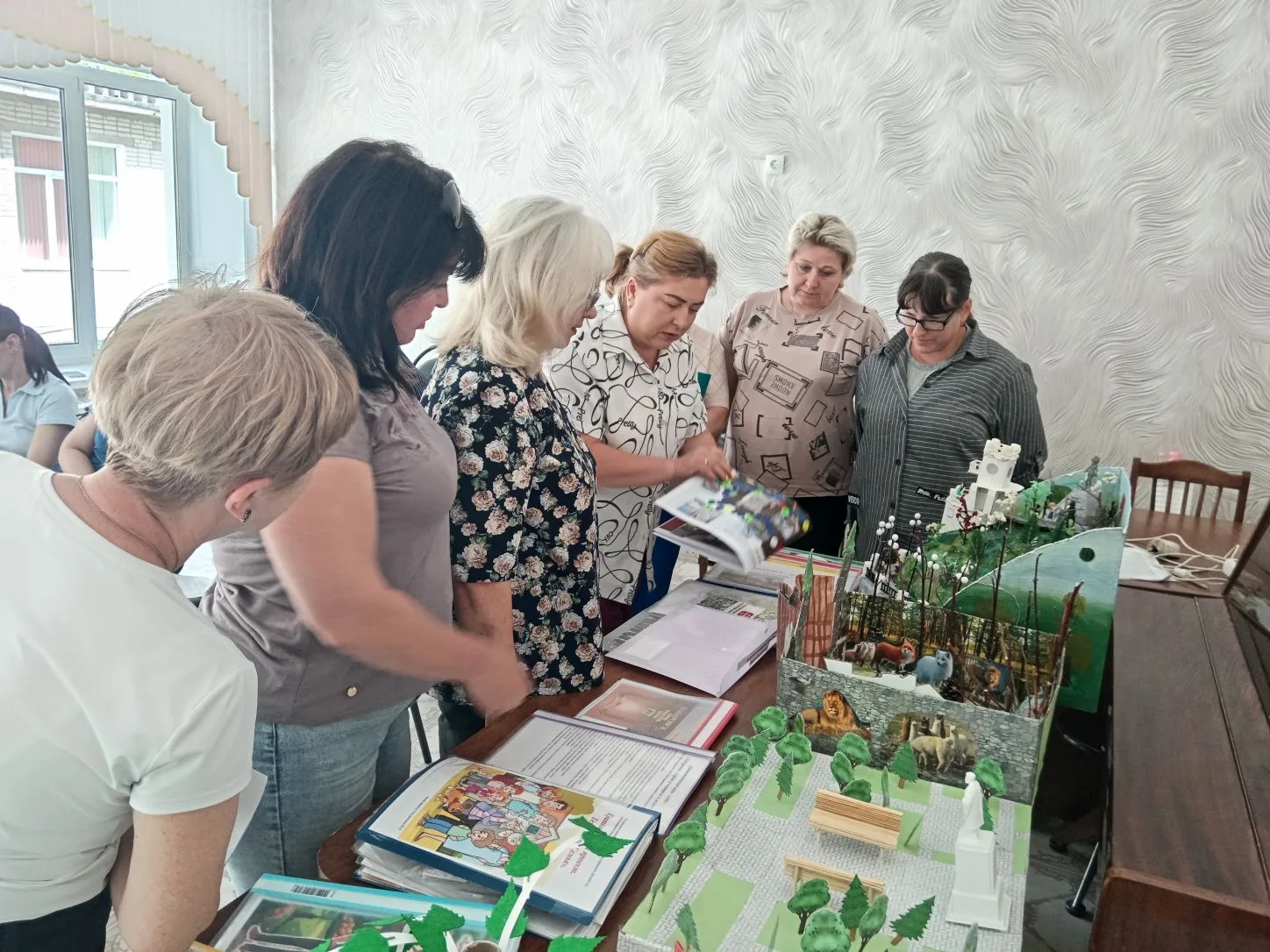 В нашем детском саду проходит методическая неделя. Педагоги делятся с коллегами своими ...