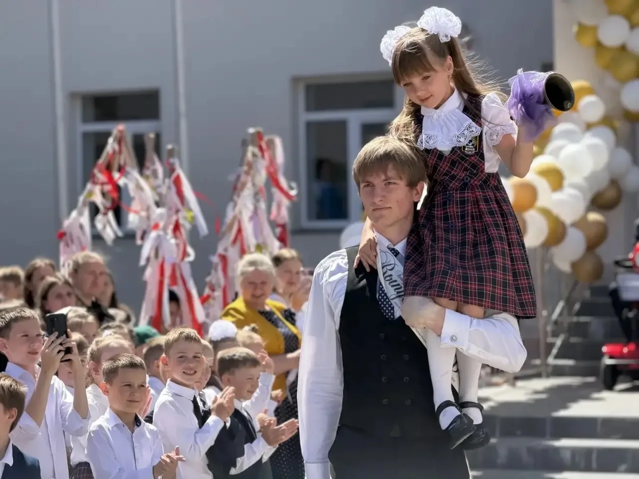 🔔 Звени, звонок! 26 мая в нашей школе прошел один из самых трогательных праздников — П...
