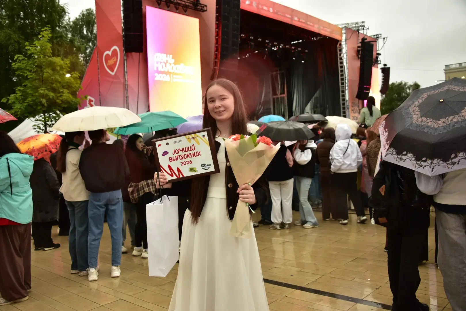 🏆Лучшие выпускники школ 2026

Центральная площадь г. Ижевска 27 июня превратилась в главную площадк