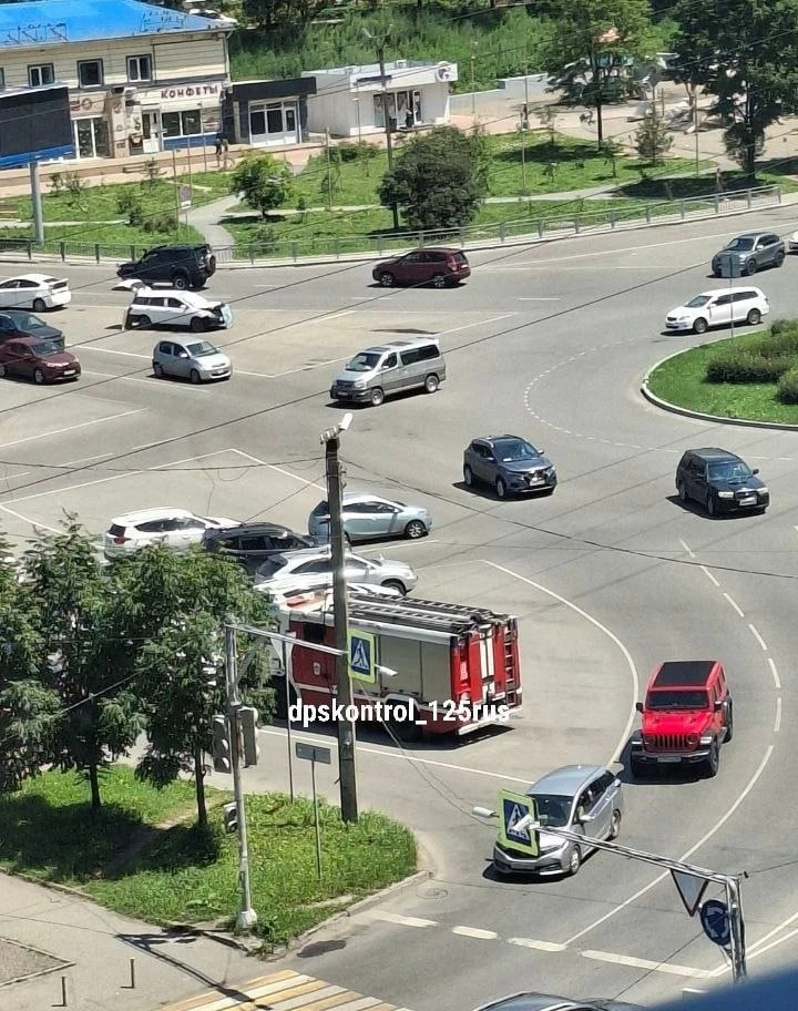 ⚡️Во Владивостоке показали момент аварии на сетях, из-за которой остались без электриче...