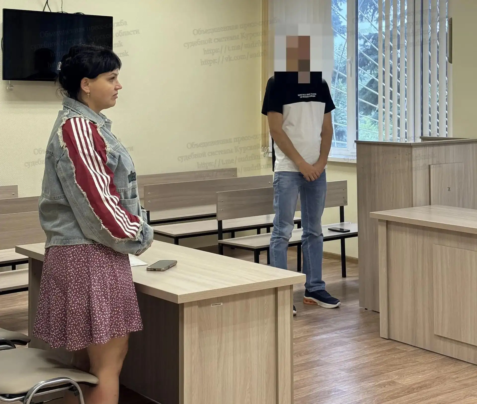 Судом рассмотрено уголовное дело о применении насилия, совершенного женщиной в отношении двух предст