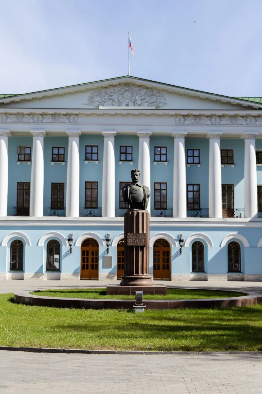 Дворец благородных девиц, ставший Домом Армии