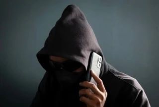 ⚠️ Забрал 455 тысяч и вернулся ещё за 600: В Острове осудили курьера мошенников