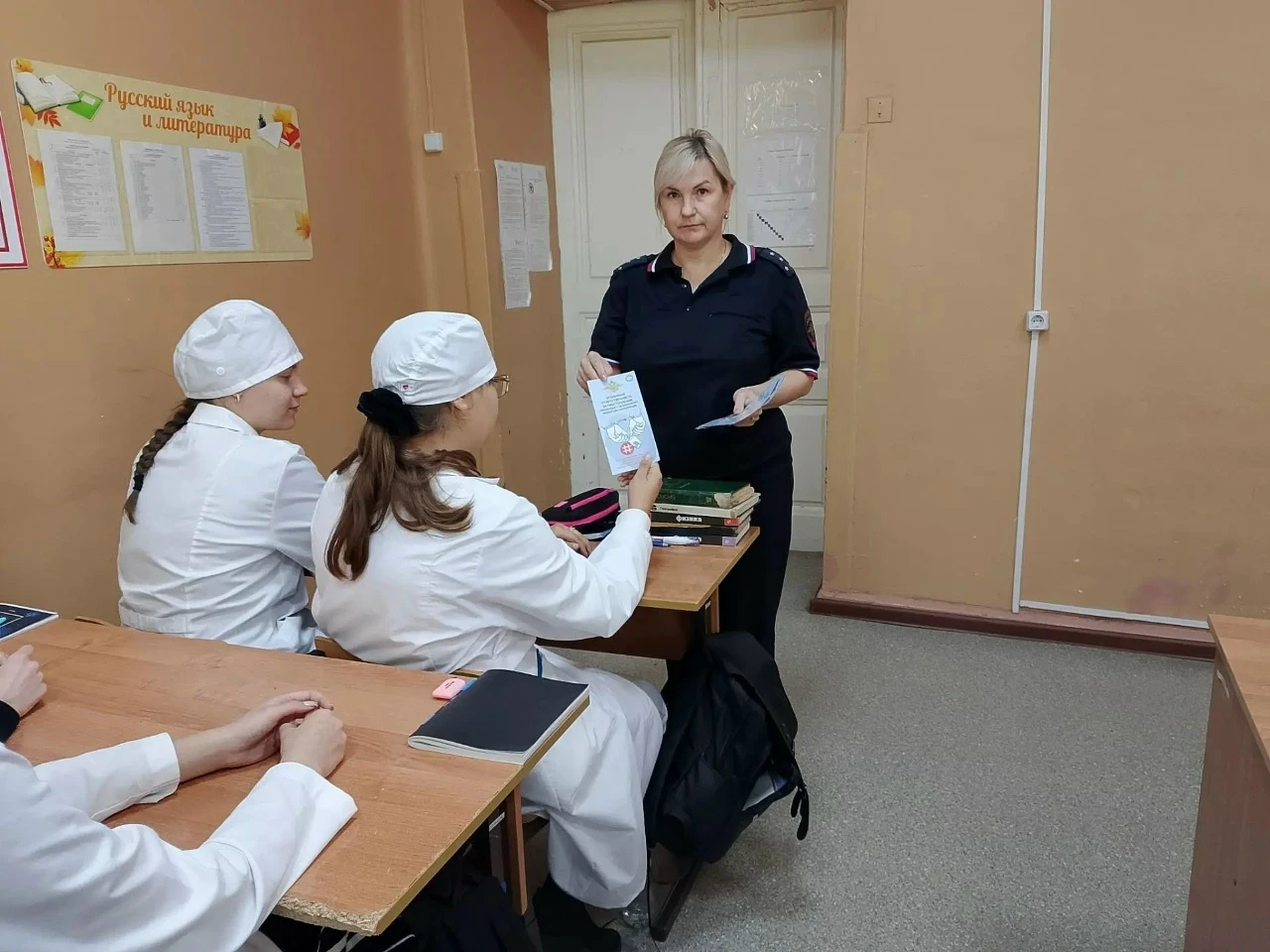 В Аркадакском медколледже прошла встреча студентов с полицейским инспектором