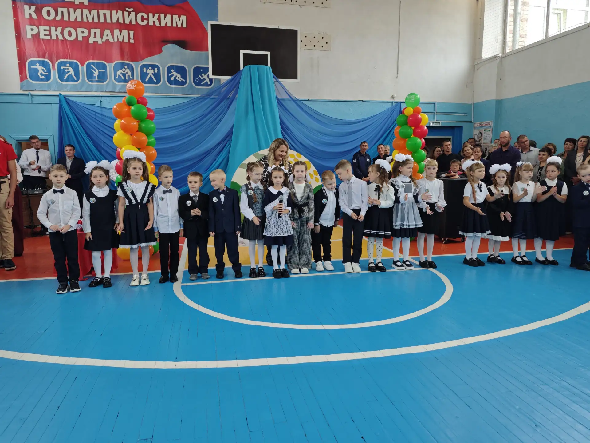 Дорогие выпускники, уважаемые педагоги и родители! Поздравляем вас с праздником, завершающим главный