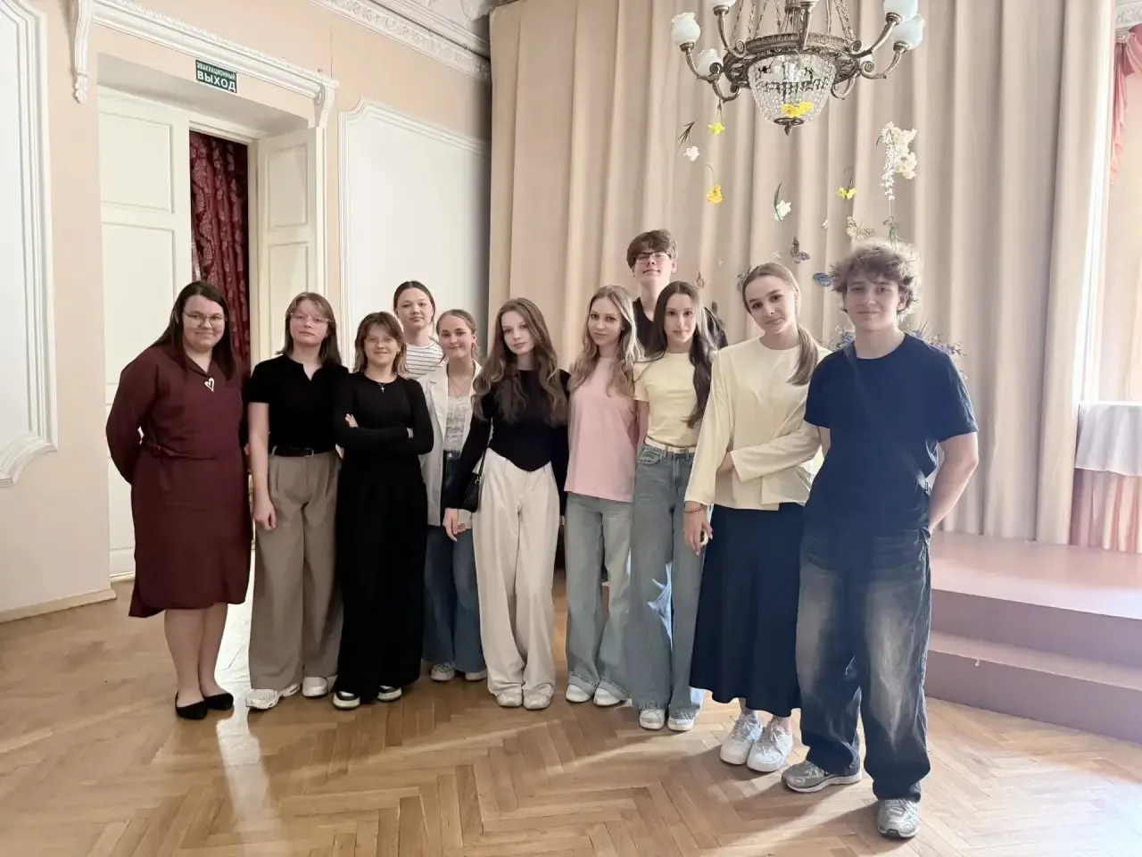 Театралы в театре🎭  Сегодня ребята из нашего школьного театра «Точка» побывали в Доме актера на пока