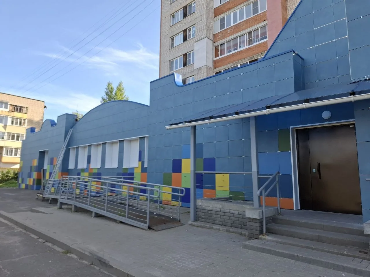 Школы искусств на Ленинградском проспекте серьёзно обновили снаружи.