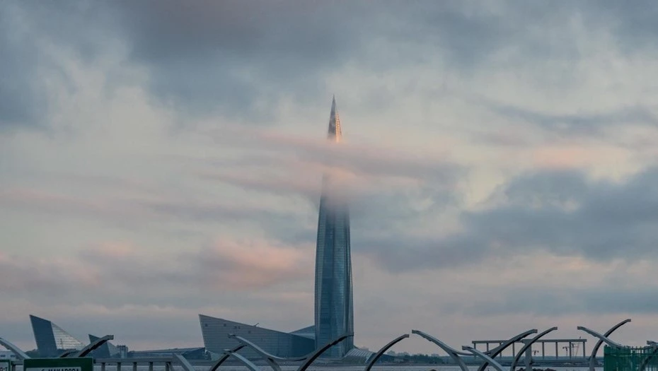 Жителей Петербурга предупредили о тумане, который опустится на город в воскресенье, 4 о...
