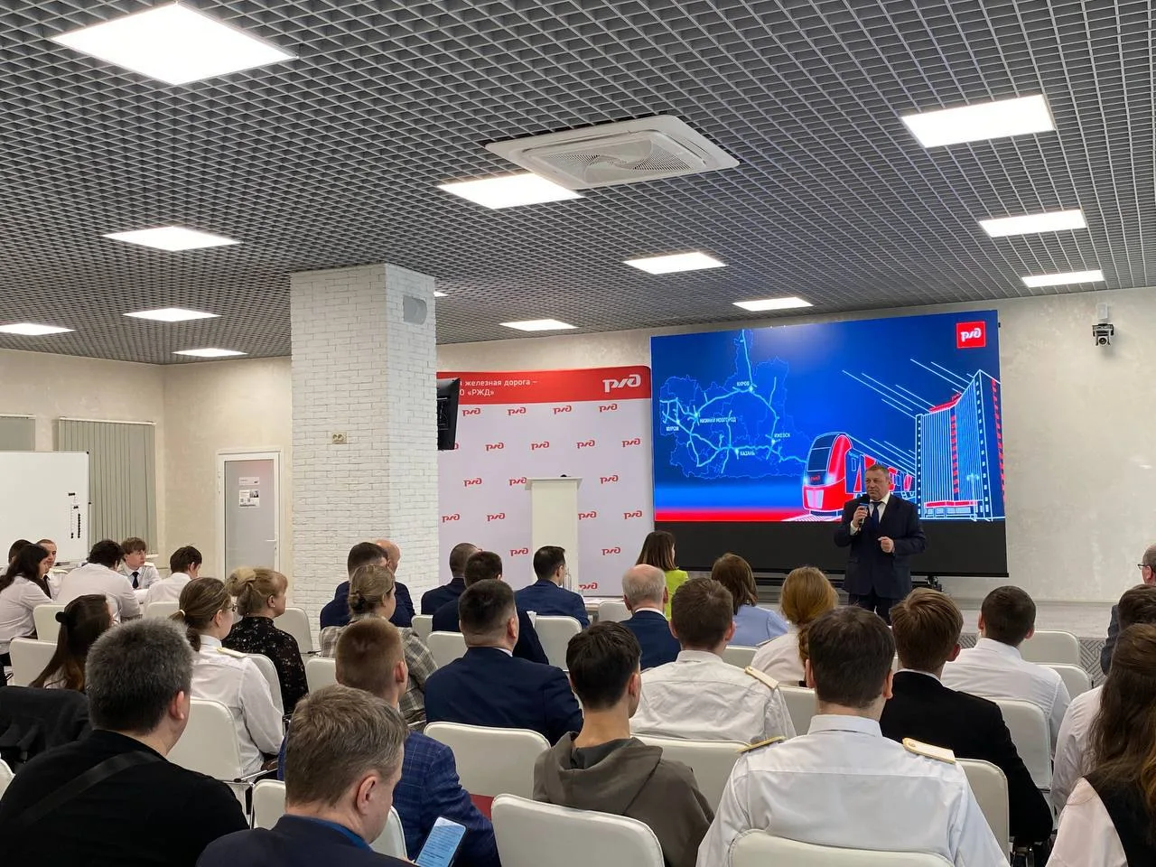 🚀 Студенты НИПС представили проекты руководству Горьковской железной дороги  13 марта в Горьковском 