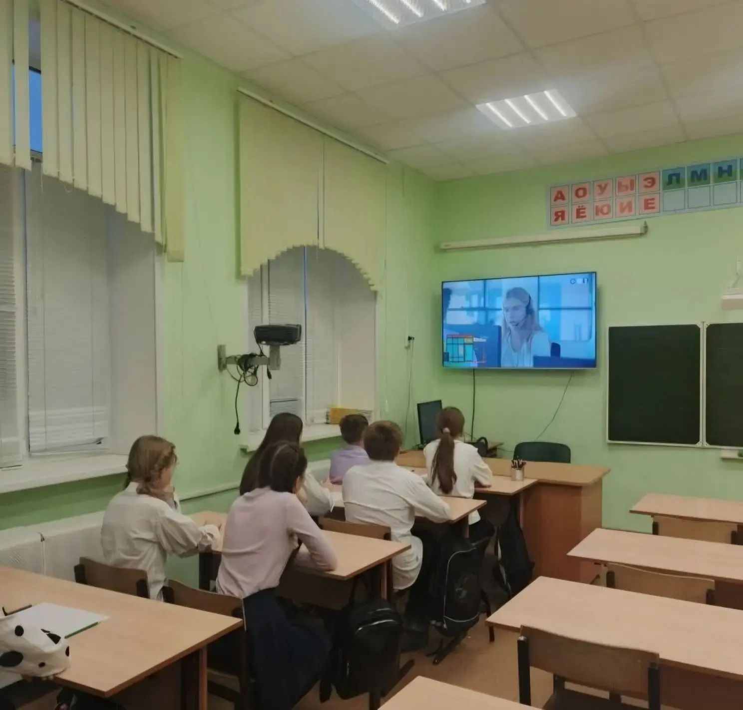 12 февраля темой внеурочного занятия "Россия - мои горизонты" стала тема "Развитие сферы сервиса и т
