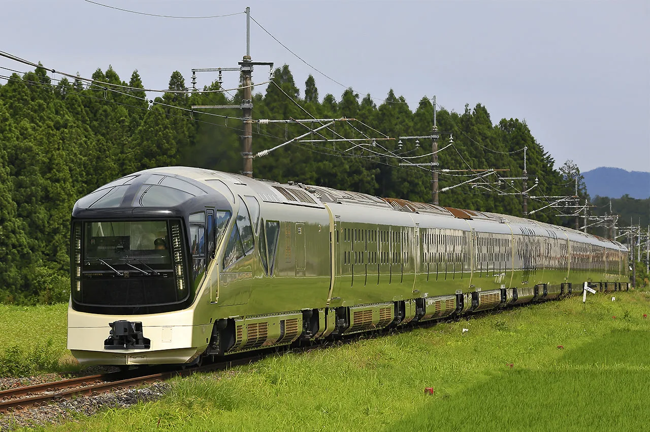🚆 Shiki-shima — один из самых роскошных поездов мира

Shiki-shima — это не просто поезд, а настоящи