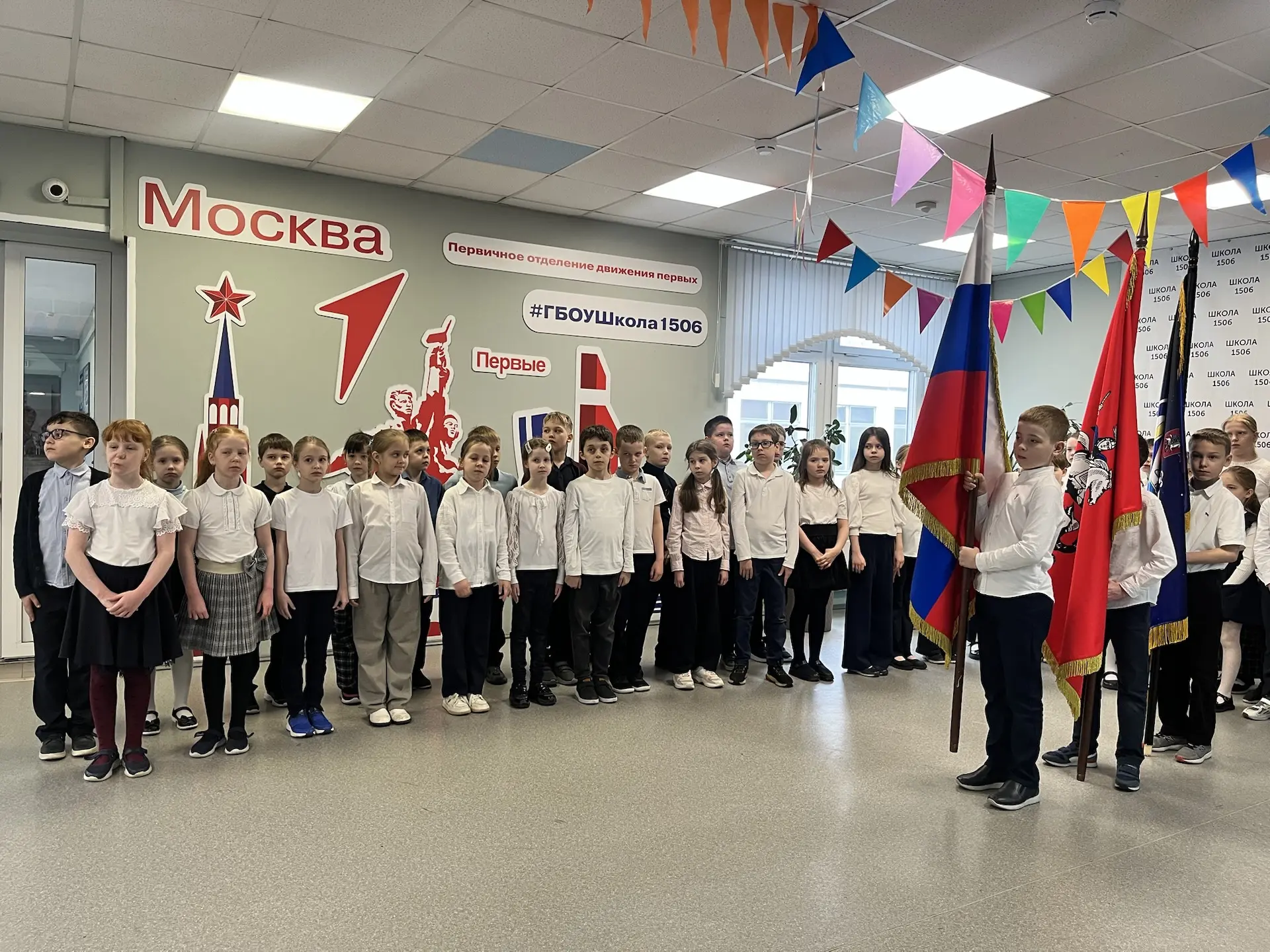 🇷🇺Новую рабочую неделю после праздничных выходных мы начинаем с торжественной церемонии поднятия гос